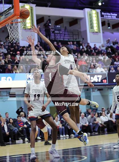 Thumbnail 2 in Archbishop Stepinac vs. Iona Prep (Crusader Classic) photogallery.