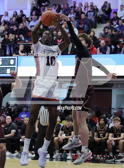 Thumbnail 3 in Archbishop Stepinac vs. Iona Prep (Crusader Classic) photogallery.