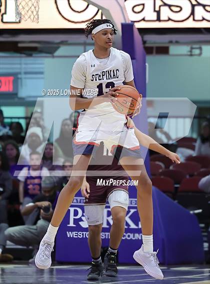 Thumbnail 2 in Archbishop Stepinac vs. Iona Prep (Crusader Classic) photogallery.