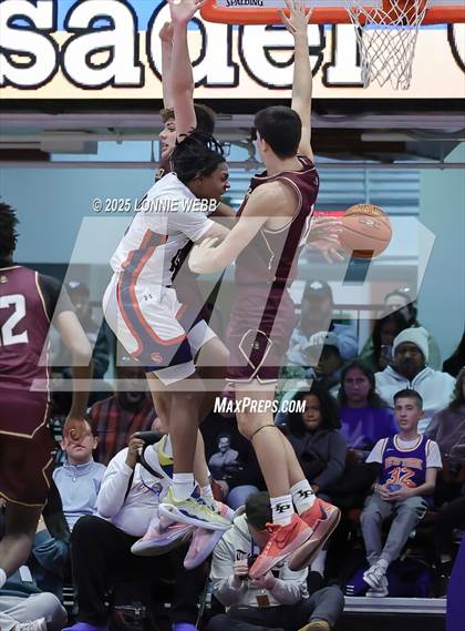 Thumbnail 1 in Archbishop Stepinac vs. Iona Prep (Crusader Classic) photogallery.