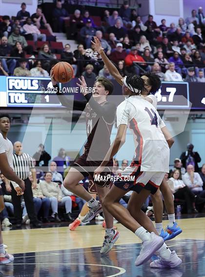 Thumbnail 3 in Archbishop Stepinac vs. Iona Prep (Crusader Classic) photogallery.