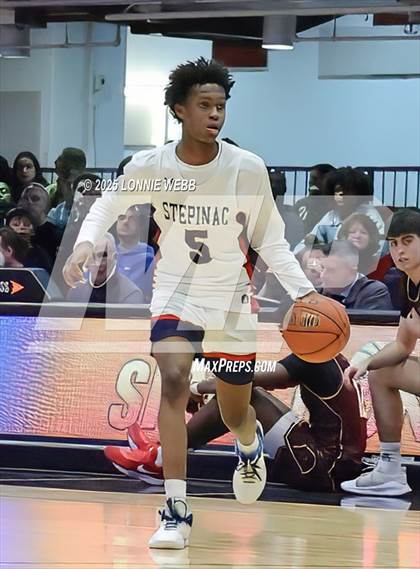 Thumbnail 1 in Archbishop Stepinac vs. Iona Prep (Crusader Classic) photogallery.