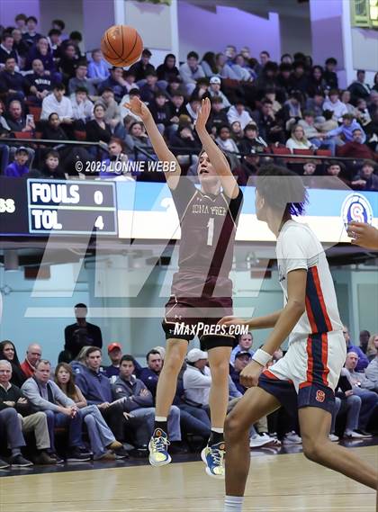 Thumbnail 2 in Archbishop Stepinac vs. Iona Prep (Crusader Classic) photogallery.