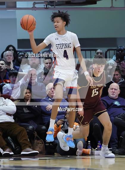 Thumbnail 3 in Archbishop Stepinac vs. Iona Prep (Crusader Classic) photogallery.