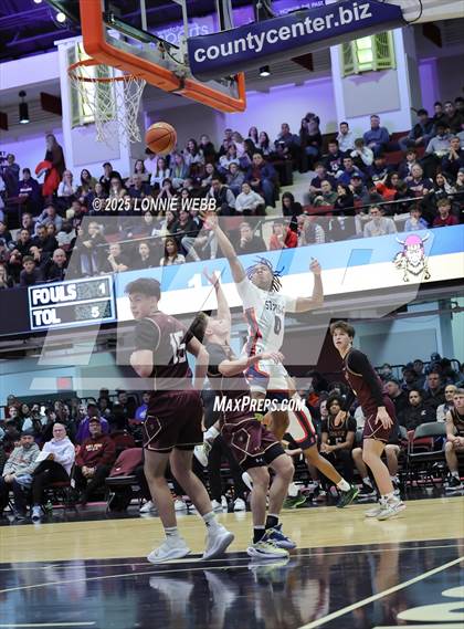 Thumbnail 3 in Archbishop Stepinac vs. Iona Prep (Crusader Classic) photogallery.