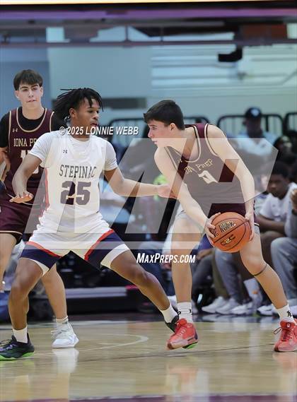 Thumbnail 2 in Archbishop Stepinac vs. Iona Prep (Crusader Classic) photogallery.
