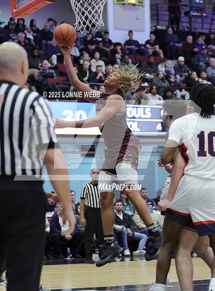 Thumbnail 3 in Archbishop Stepinac vs. Iona Prep (Crusader Classic) photogallery.