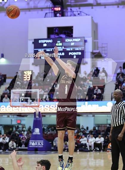 Thumbnail 2 in Archbishop Stepinac vs. Iona Prep (Crusader Classic) photogallery.