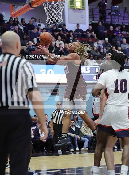 Thumbnail 2 in Archbishop Stepinac vs. Iona Prep (Crusader Classic) photogallery.