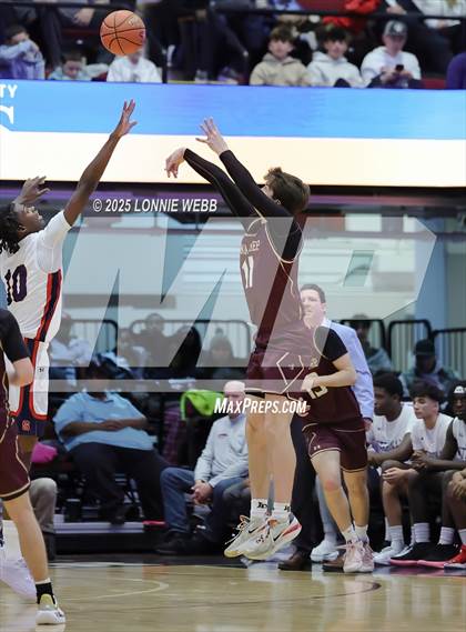 Thumbnail 3 in Archbishop Stepinac vs. Iona Prep (Crusader Classic) photogallery.