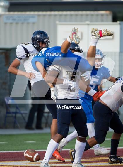 Thumbnail 3 in Central vs. Morse (CIF D3 Finals) photogallery.