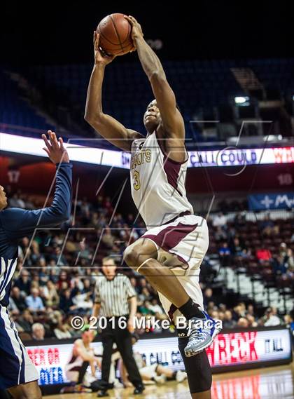 Thumbnail 1 in Sacred Heart vs. Notre Dame Catholic (CIAC Class M Final) photogallery.