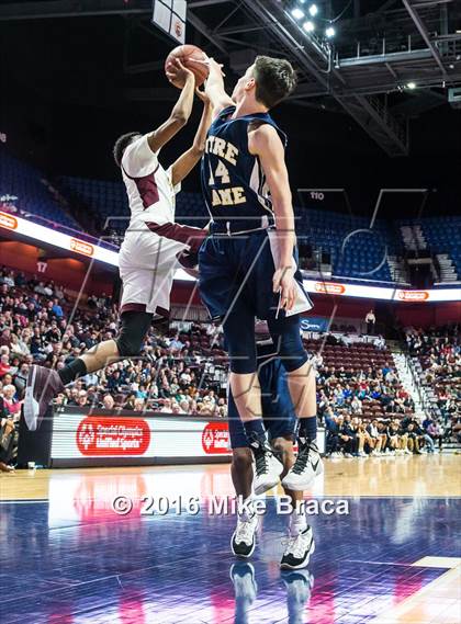 Thumbnail 2 in Sacred Heart vs. Notre Dame Catholic (CIAC Class M Final) photogallery.