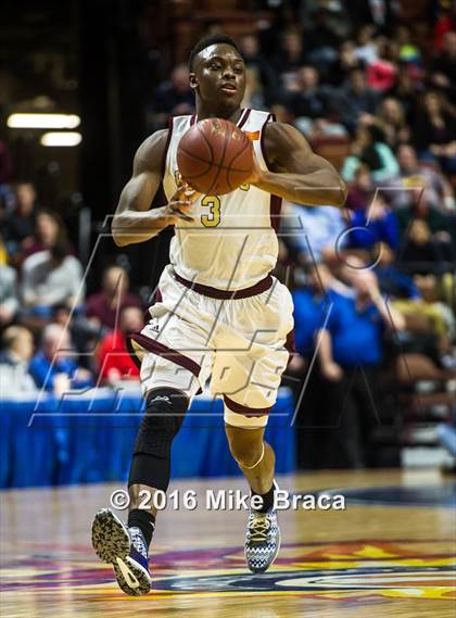 Thumbnail 1 in Sacred Heart vs. Notre Dame Catholic (CIAC Class M Final) photogallery.