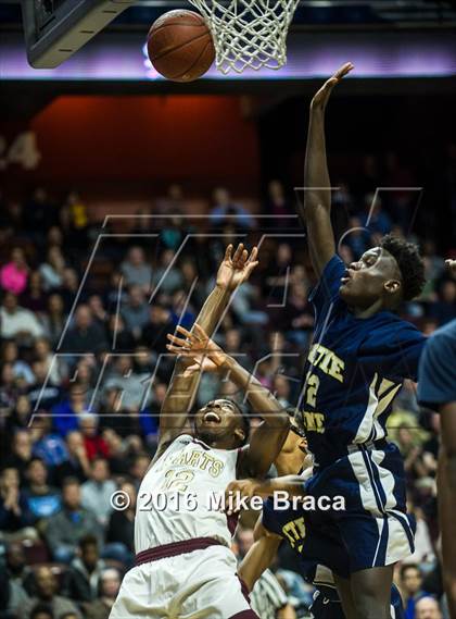 Thumbnail 3 in Sacred Heart vs. Notre Dame Catholic (CIAC Class M Final) photogallery.