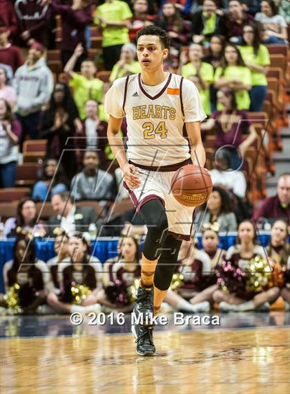 Thumbnail 1 in Sacred Heart vs. Notre Dame Catholic (CIAC Class M Final) photogallery.