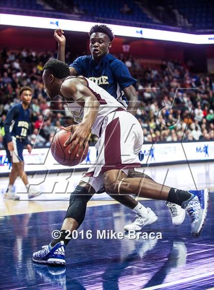 Thumbnail 3 in Sacred Heart vs. Notre Dame Catholic (CIAC Class M Final) photogallery.