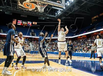 Thumbnail 1 in Sacred Heart vs. Notre Dame Catholic (CIAC Class M Final) photogallery.