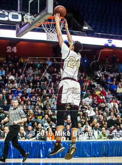 Thumbnail 1 in Sacred Heart vs. Notre Dame Catholic (CIAC Class M Final) photogallery.
