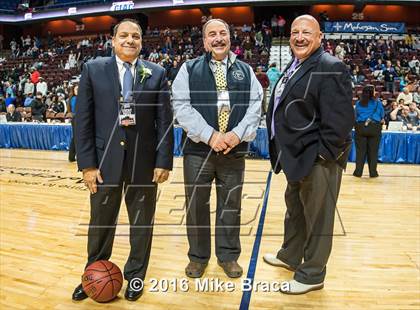 Thumbnail 3 in Sacred Heart vs. Notre Dame Catholic (CIAC Class M Final) photogallery.