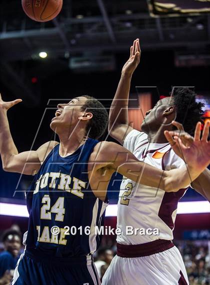 Thumbnail 1 in Sacred Heart vs. Notre Dame Catholic (CIAC Class M Final) photogallery.