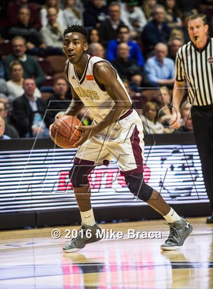 Thumbnail 2 in Sacred Heart vs. Notre Dame Catholic (CIAC Class M Final) photogallery.