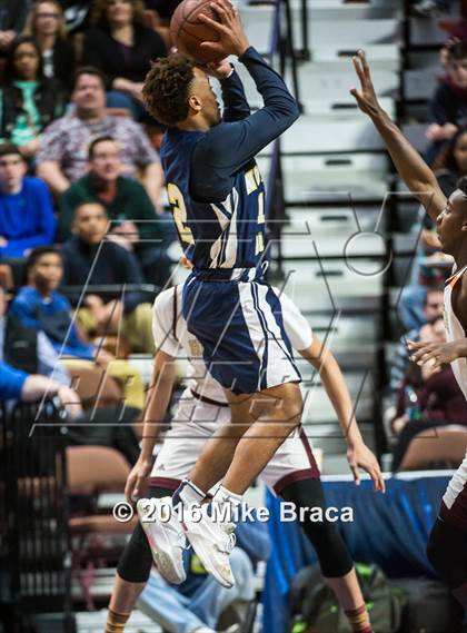Thumbnail 3 in Sacred Heart vs. Notre Dame Catholic (CIAC Class M Final) photogallery.