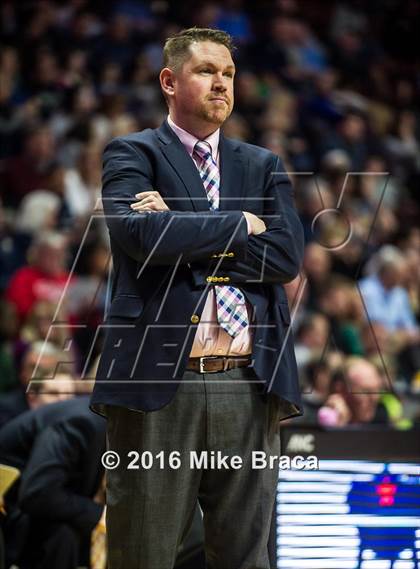 Thumbnail 2 in Sacred Heart vs. Notre Dame Catholic (CIAC Class M Final) photogallery.