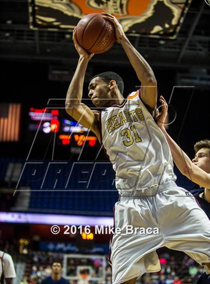 Thumbnail 1 in Sacred Heart vs. Notre Dame Catholic (CIAC Class M Final) photogallery.
