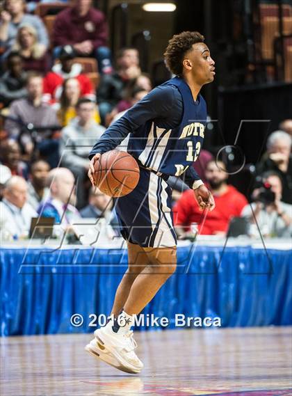 Thumbnail 1 in Sacred Heart vs. Notre Dame Catholic (CIAC Class M Final) photogallery.