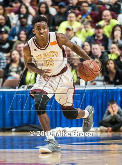 Thumbnail 1 in Sacred Heart vs. Notre Dame Catholic (CIAC Class M Final) photogallery.