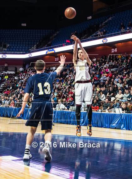 Thumbnail 1 in Sacred Heart vs. Notre Dame Catholic (CIAC Class M Final) photogallery.