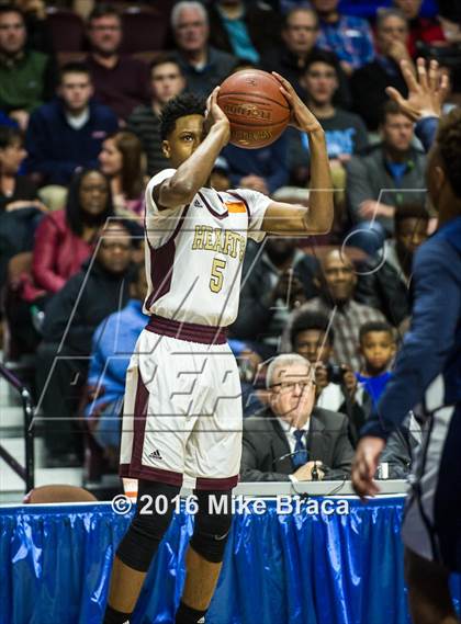 Thumbnail 1 in Sacred Heart vs. Notre Dame Catholic (CIAC Class M Final) photogallery.