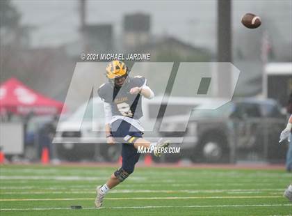 Thumbnail 1 in Bellevue vs. Kennewick (WIAA 3A Final) photogallery.
