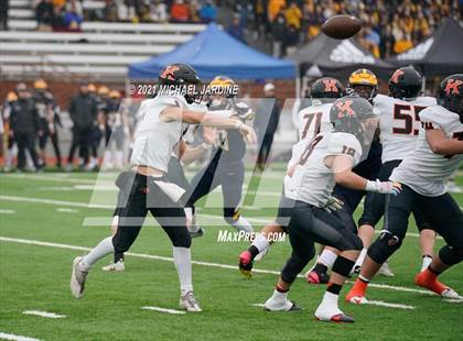 Thumbnail 1 in Bellevue vs. Kennewick (WIAA 3A Final) photogallery.