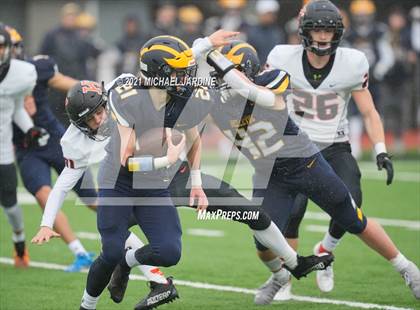 Thumbnail 3 in Bellevue vs. Kennewick (WIAA 3A Final) photogallery.