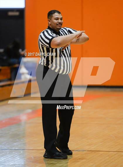 Thumbnail 3 in JV: Flintridge Prep @ South Pasadena photogallery.