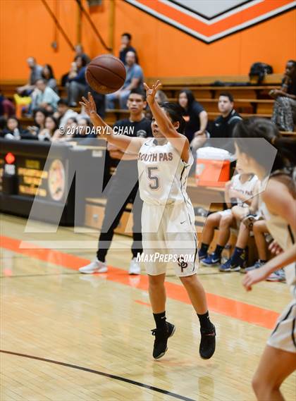 Thumbnail 3 in JV: Flintridge Prep @ South Pasadena photogallery.