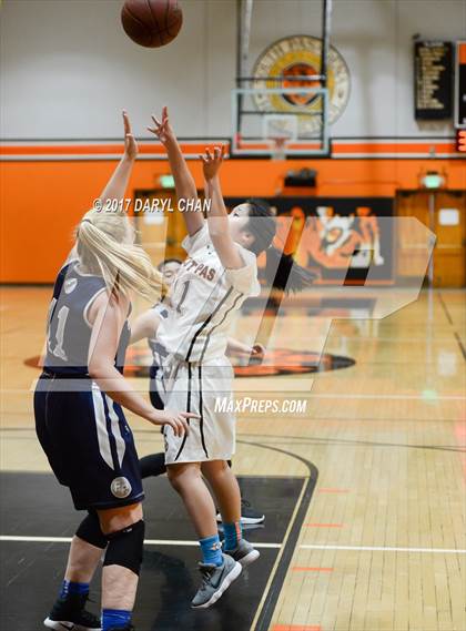 Thumbnail 3 in JV: Flintridge Prep @ South Pasadena photogallery.