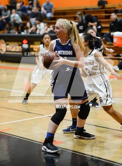 Thumbnail 2 in JV: Flintridge Prep @ South Pasadena photogallery.