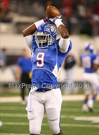 Thumbnail 2 in Duncanville vs. Coppell (5A Division 1 Region 1 Area Playoffs) photogallery.