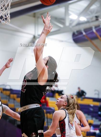 Thumbnail 1 in Hanover vs. St. Francois (Quebec) (Amsterdam Holiday College Showcase)  photogallery.