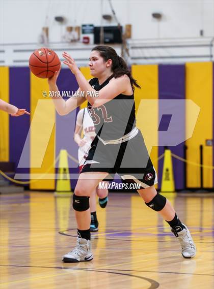 Thumbnail 1 in Hanover vs. St. Francois (Quebec) (Amsterdam Holiday College Showcase)  photogallery.