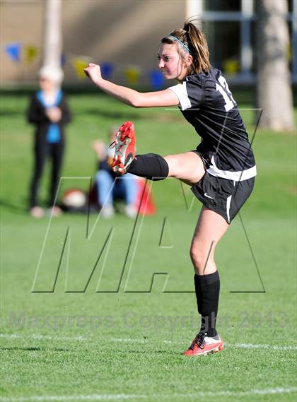 Thumbnail 3 in Mullen vs. Montrose (CHSAA 4A 2nd Round Playoff) photogallery.