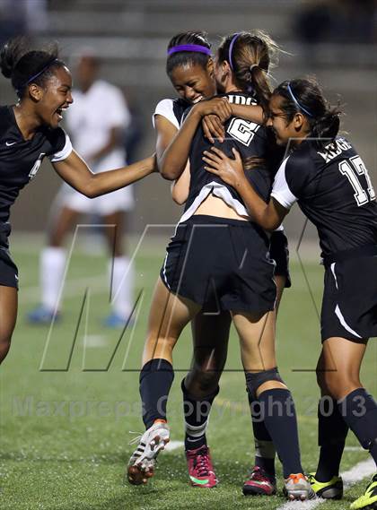 Thumbnail 2 in Cedar Ridge vs Hendrickson (UIL 5A Region 2 Regional Quarterfinal) photogallery.