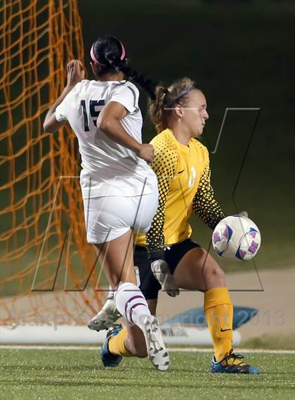 Thumbnail 3 in Cedar Ridge vs Hendrickson (UIL 5A Region 2 Regional Quarterfinal) photogallery.