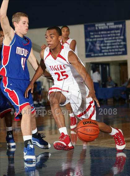Thumbnail 2 in Belton vs. Midway (Georgetown Jack Frost Invitational) photogallery.