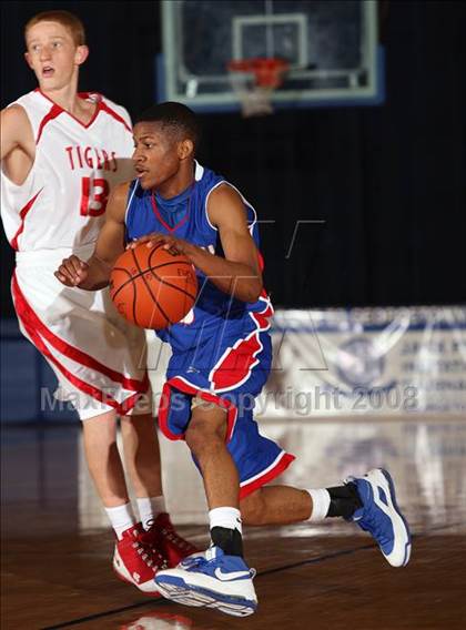 Thumbnail 2 in Belton vs. Midway (Georgetown Jack Frost Invitational) photogallery.