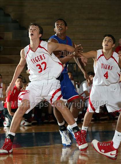 Thumbnail 1 in Belton vs. Midway (Georgetown Jack Frost Invitational) photogallery.