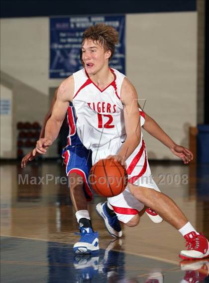 Thumbnail 1 in Belton vs. Midway (Georgetown Jack Frost Invitational) photogallery.